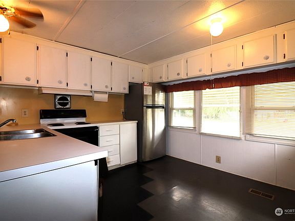 5th image of 3244 66th Avenue SW #13