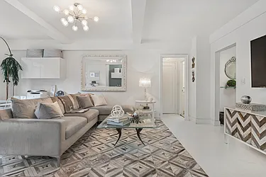 400 East 52nd Street, #9C