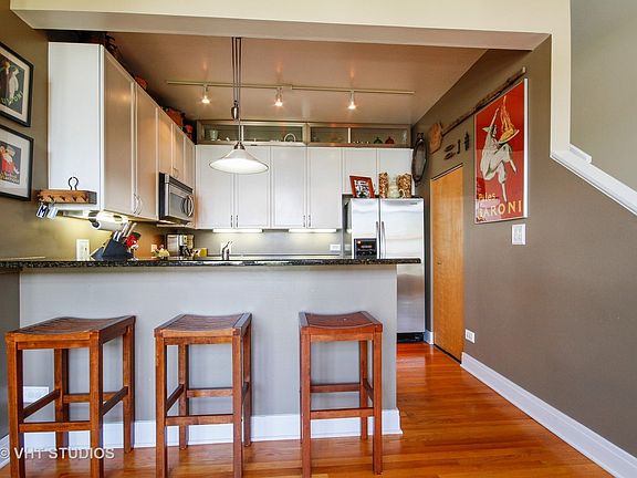 5th image of 3057 N Clifton Ave APT 10