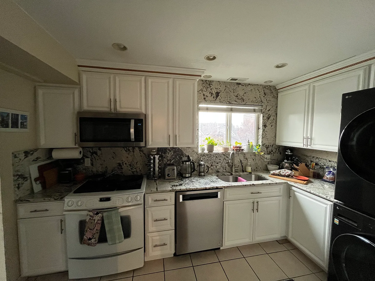 2 bed, 1.5 bath, 1300 sqft, $2,500 — Photo 4