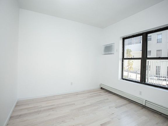 4th image of 127 Graham Ave #2