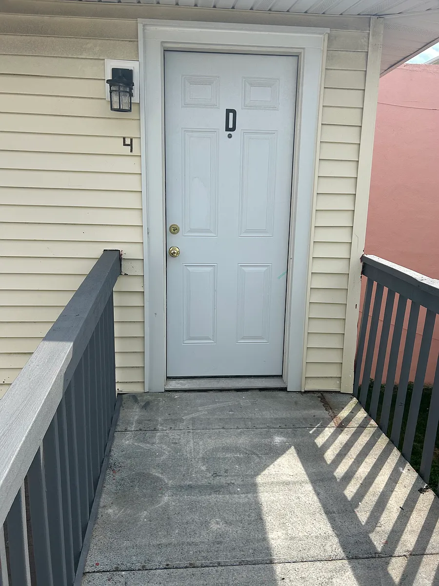 Building Photo - 51 Franklin Ave #D