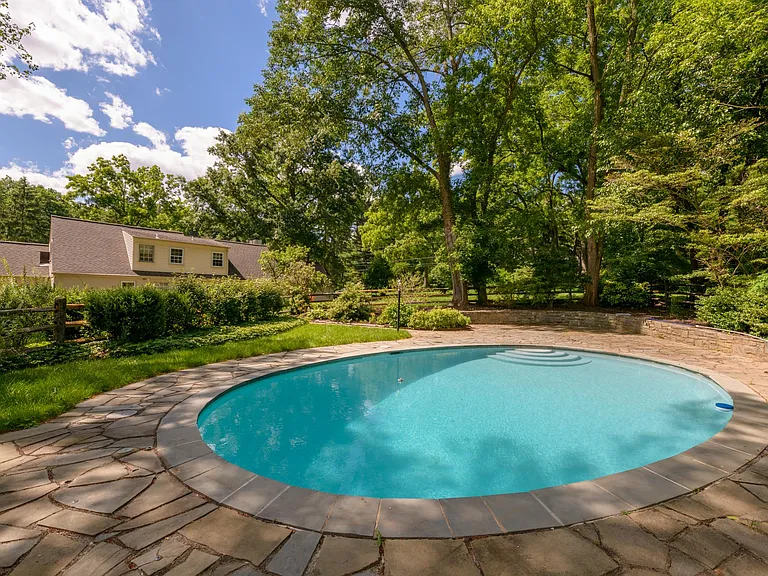 100 Pine Tree Rd — Photo 24