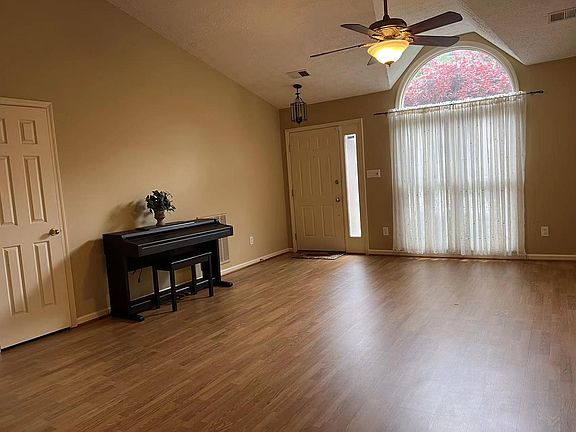2nd image of 209 Gateway Park Cir