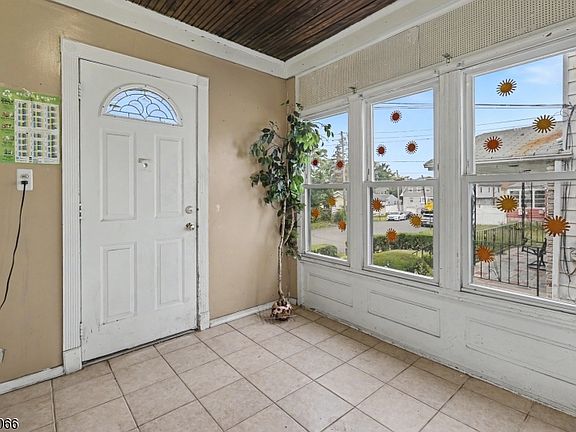 4th image of 315 Itaska St
