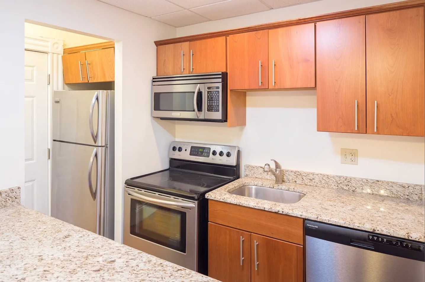 2 bed, 800 sqft, $4,000 — Photo 4