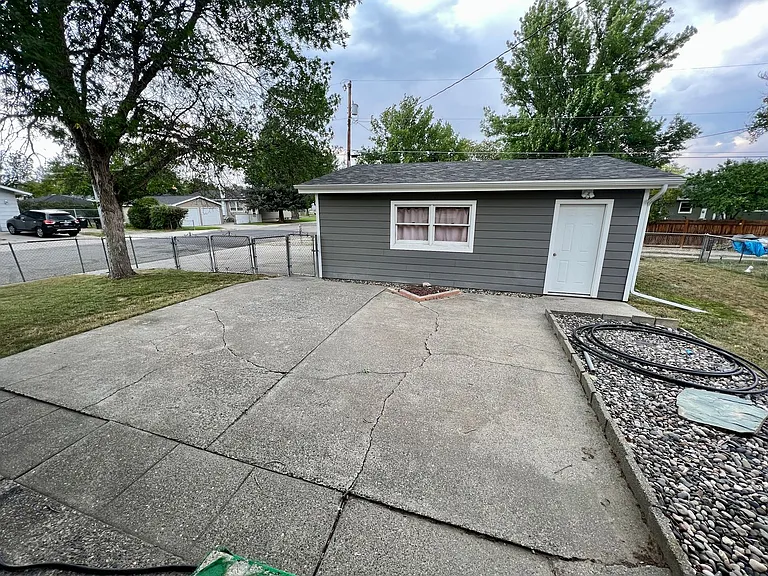 2539 Howard Ave — Photo 30