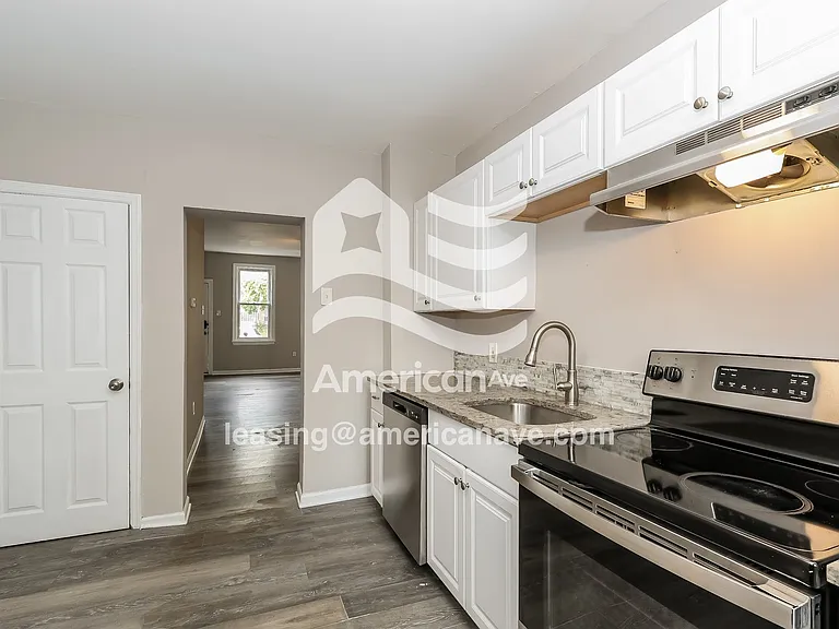 1373543_007_kitchen_7.jpg