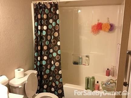 Main Bathroom
						:
						Adjustable rain shower head