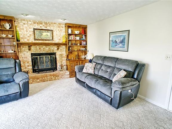 5th image of 1918 Sherwood Forest Dr
