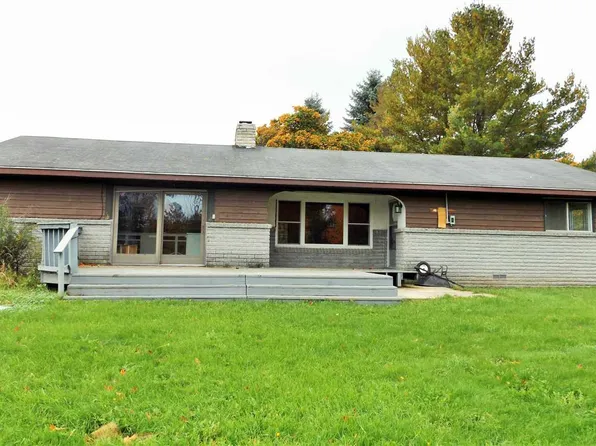 11601 Sequanota Heights Dr, Charlevoix, MI 49720