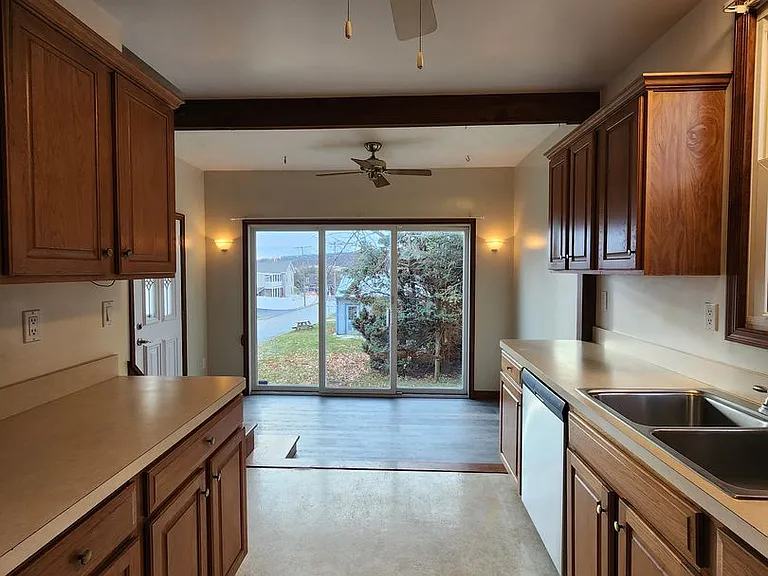 120 Cooper St — Photo 3