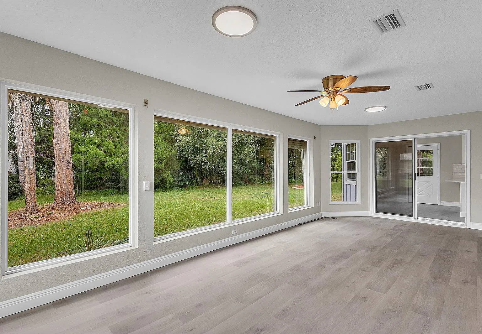 4 bed, 2294 sqft, $2,850 — Photo 4