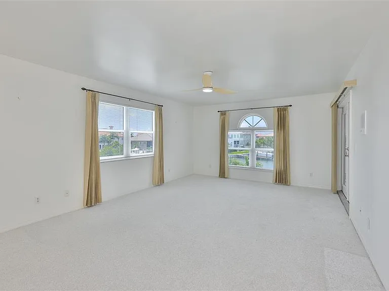 929 Symphony Isles Blvd — Photo 35