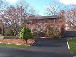 449 Puritan Dr, Shirley, NY 11967