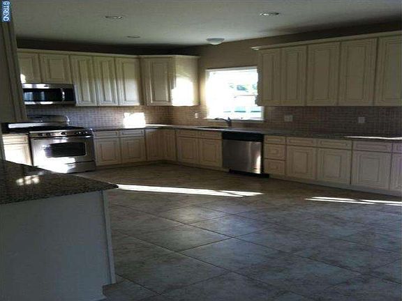 4th image of 408 Josephine Ln