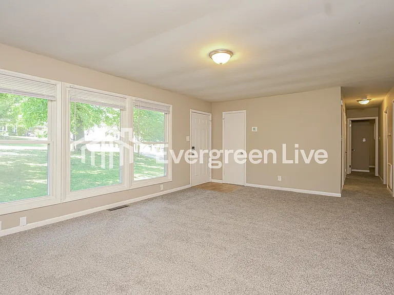 4207 Hampshire Dr — Photo 11
