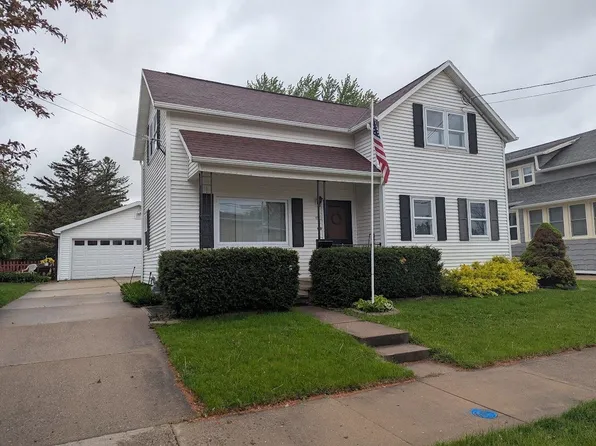 751 W 10th Ave, Oshkosh, WI 54902