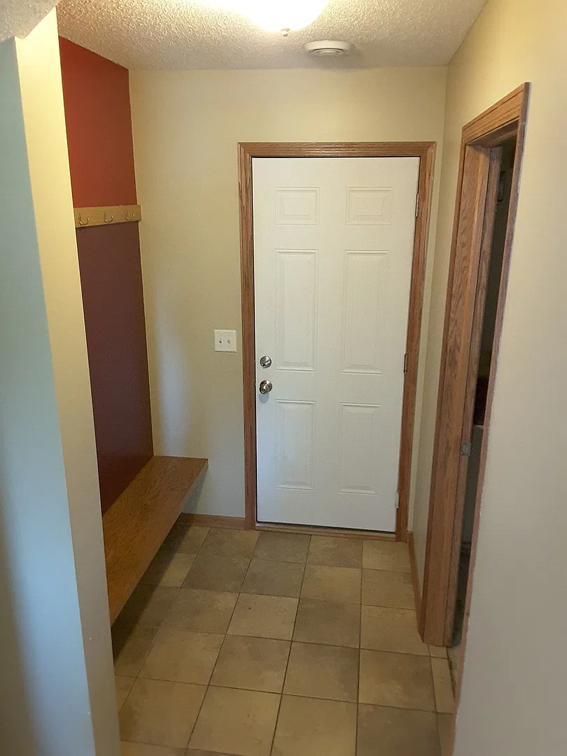 Beautiful 4 Bedroom 3 Bathroom Town-Home For Rent — Photo 2