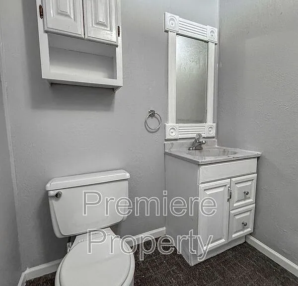 724 S Fuller Ave — Photo 9