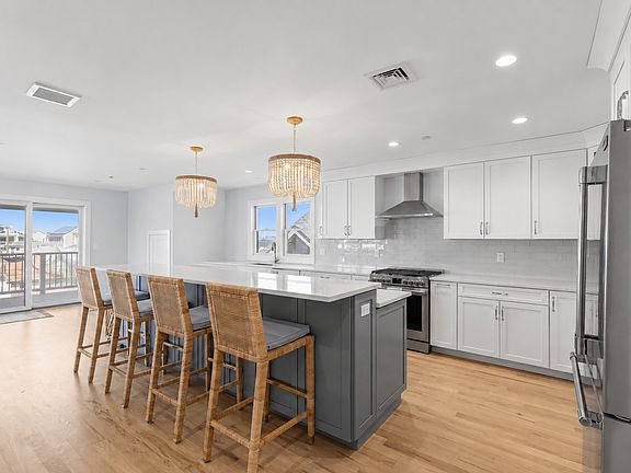 3rd image of 36 Virginia Ave