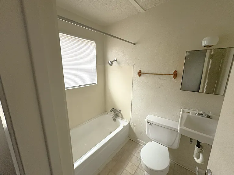 602 Sunset Ln #D — Photo 11