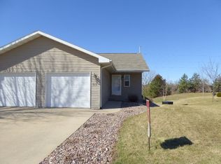 515 Sapphire Cir, Dubuque, IA 52001