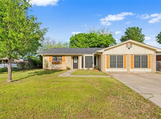 904 Kent Dr, Gainesville, TX 76240