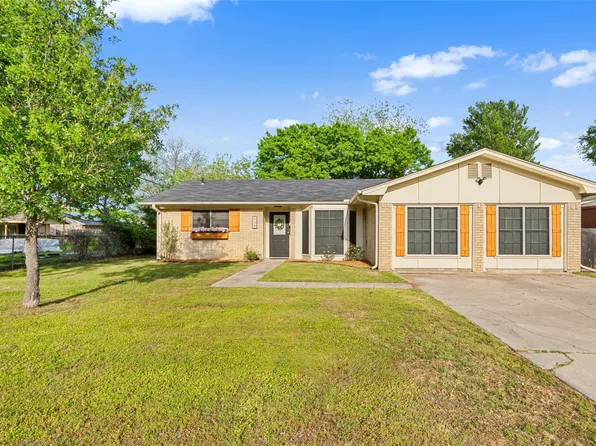 904 Kent Dr, Gainesville, TX 76240