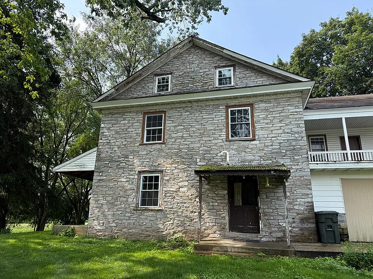 2500 N Brandt Rd — Photo 2
