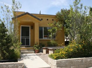 2021 Raymond Ave, Signal Hill, CA 90755