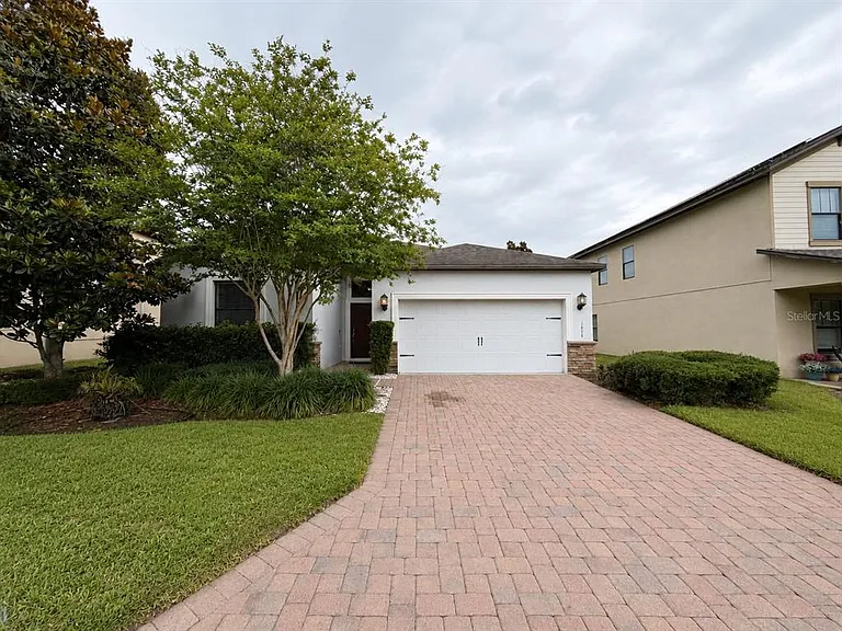 1954 Pantheon Dr — Photo 2