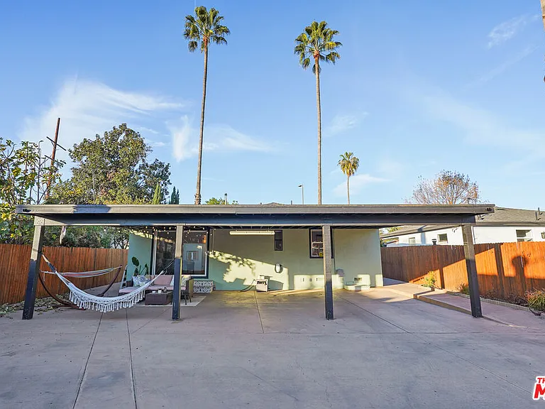 14828 Saticoy St — Photo 27
