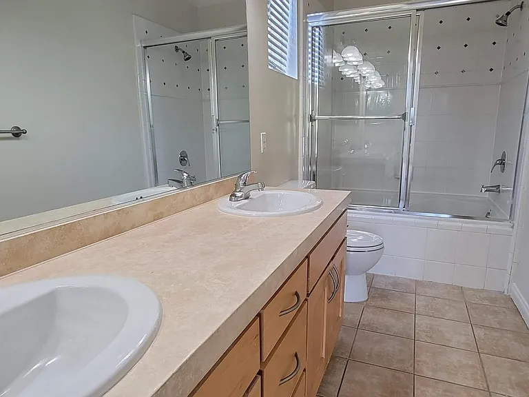 949 N Croft Ave — Photo 9