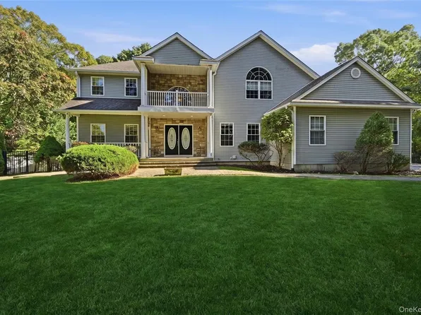 23 Moss Creek Lane, East Patchogue, NY 11772
