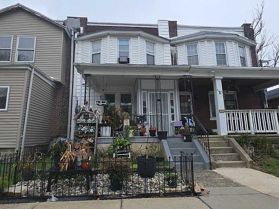 3rd image of 1028 Washington St