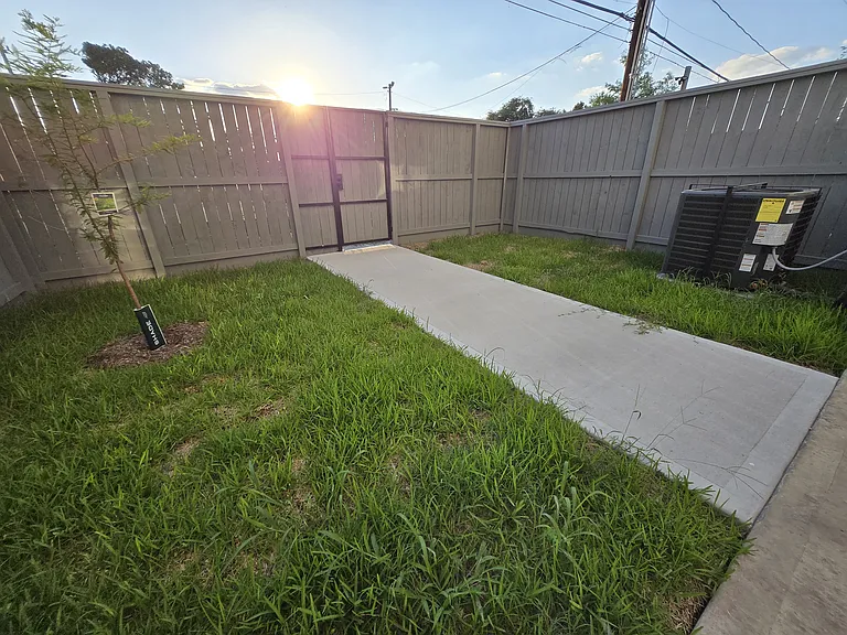 3802 Yale St — Photo 35