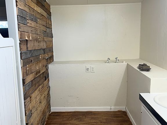4th image of 6520 Little Creek Dr