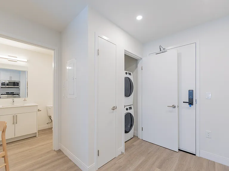 699 Niagara St — Photo 30