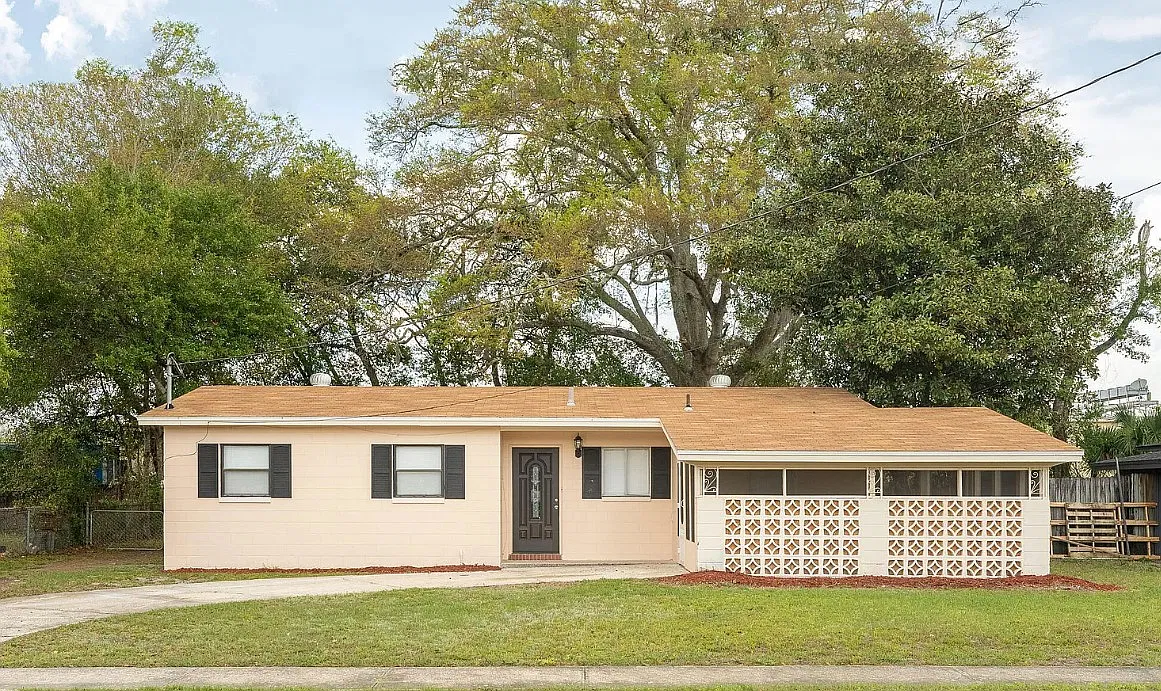 7707 Falcon St — Photo 1