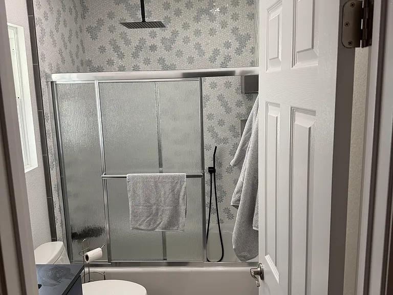 105 Hollywood Ave — Photo 17