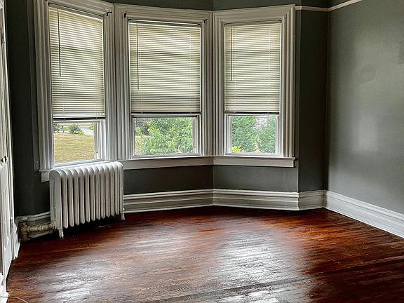 4th image of 46 Franklin Ave #2