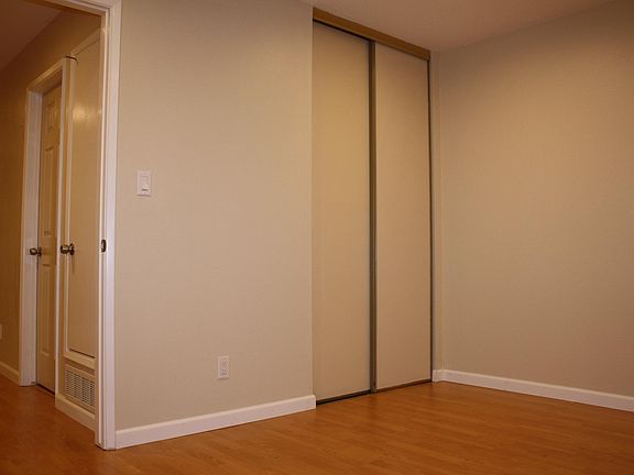 4th image of 491 La Conner Dr APT 2