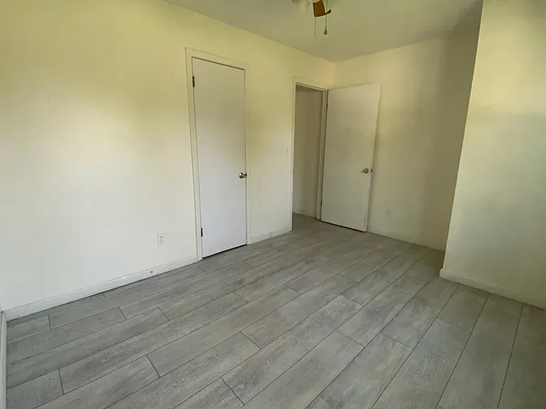 2427 W Graber St — Photo 6