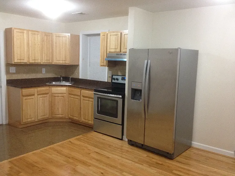 73 Columbia Ave — Photo 4