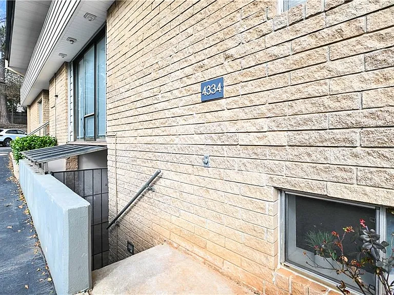 4300 Roswell Rd NE #34 — Photo 12