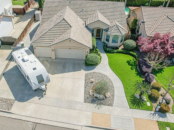 5th image of 3615 E Paradise Avenue