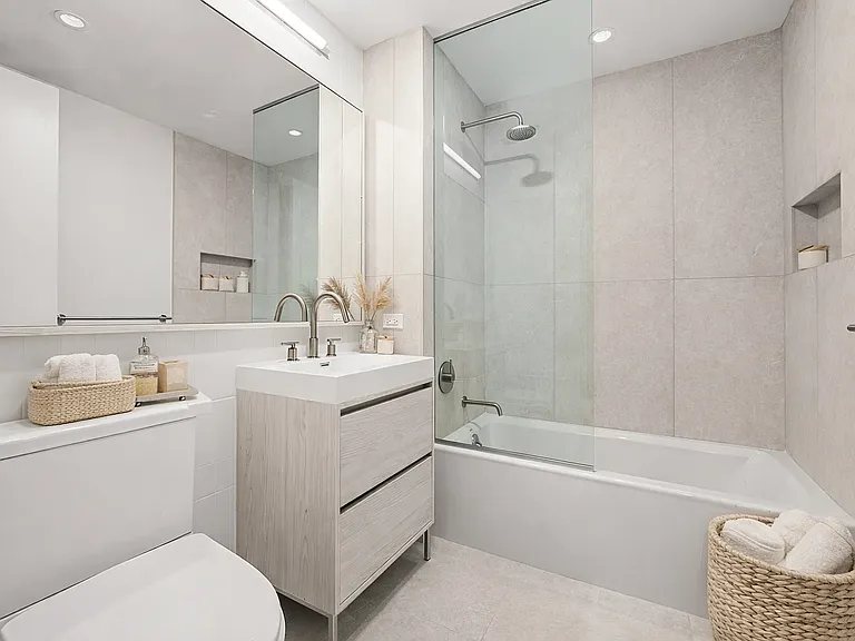 130 2nd St #4F — Photo 8
