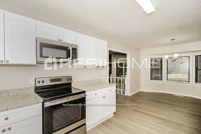 4087 Essex Dr — Photo 3