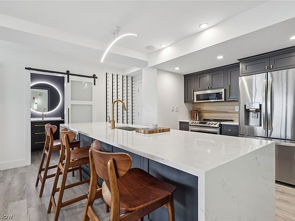 3rd image of 701 W Lakeside Ave APT 502